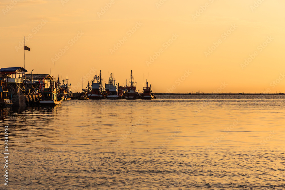 Fototapeta premium sunset on ang sila fishing villages in thailand