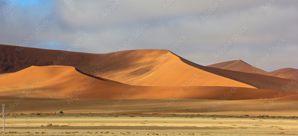 Sossusvle dunes in Namib - obrazy, fototapety, plakaty 