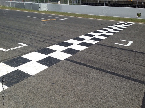 linea de meta en circuito de carreras