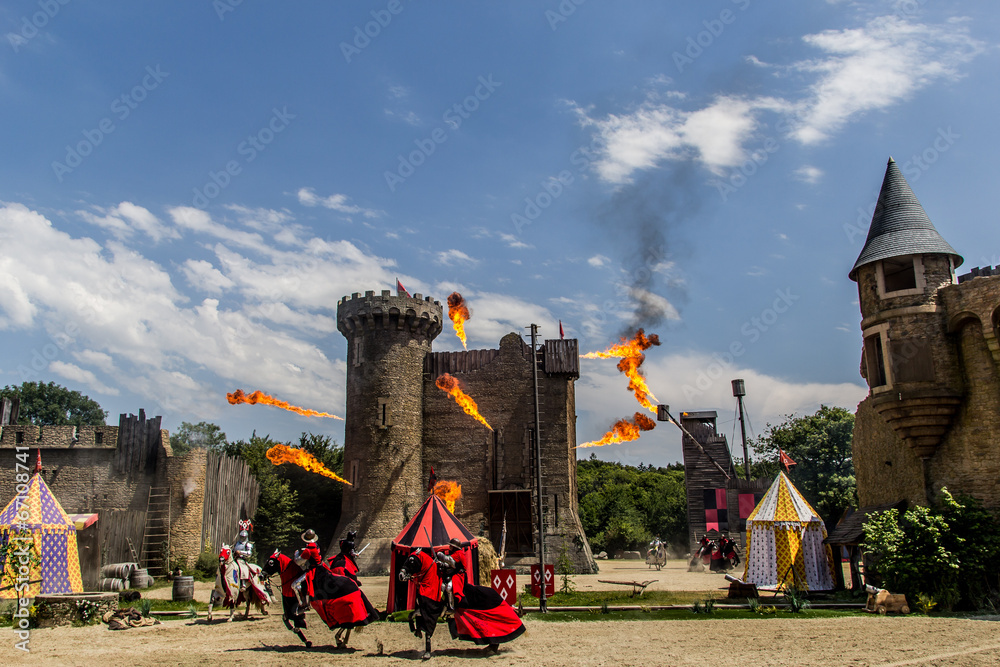 Les Chevaliers et l'attaque du château du Puy du Fou