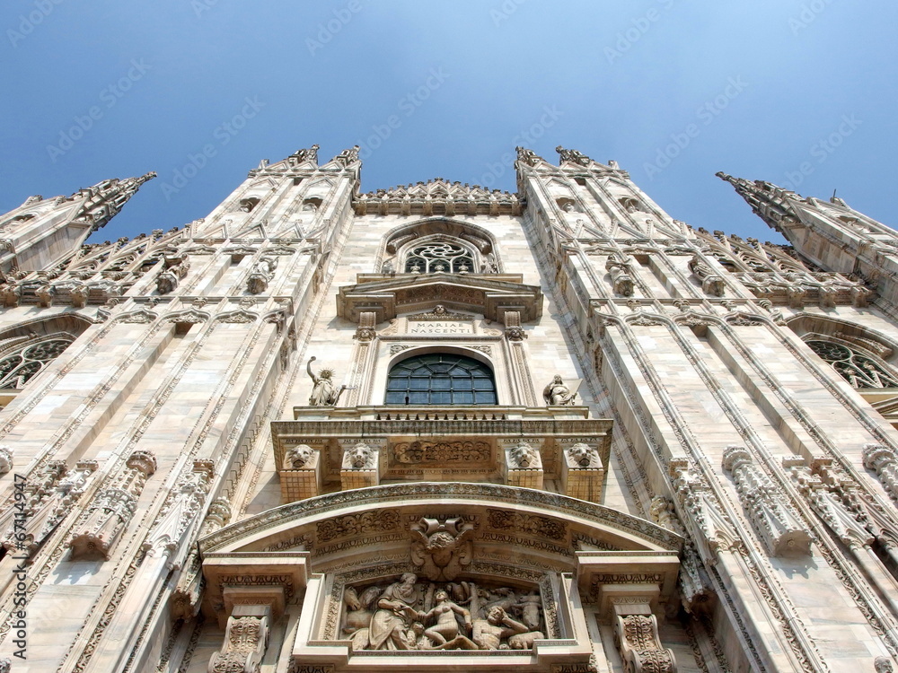 Looking up at Duomo di Milano