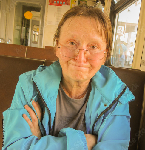 older woman fold one's arms and purse one's lips