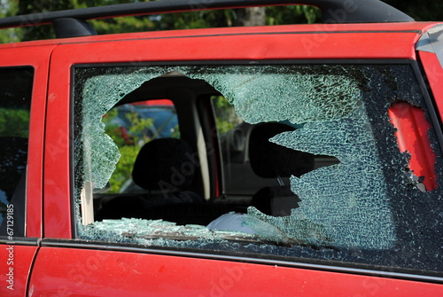 Autoscheibe  eingeschlagen