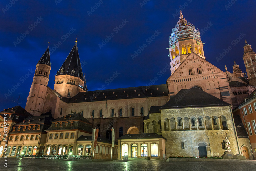 mainzer dom in germany at night
