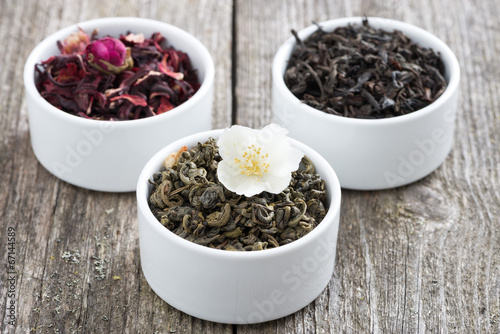 Assorted dry herbal teas in white bowls