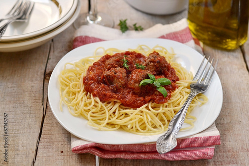 Beef meatballs with tomato sauce and pasta