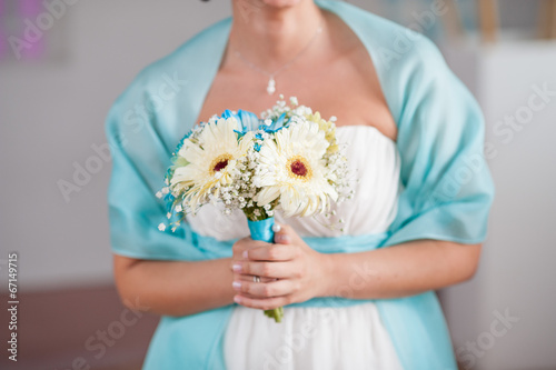 bouquet sposa di gerbere bianche azzurre e mughetti