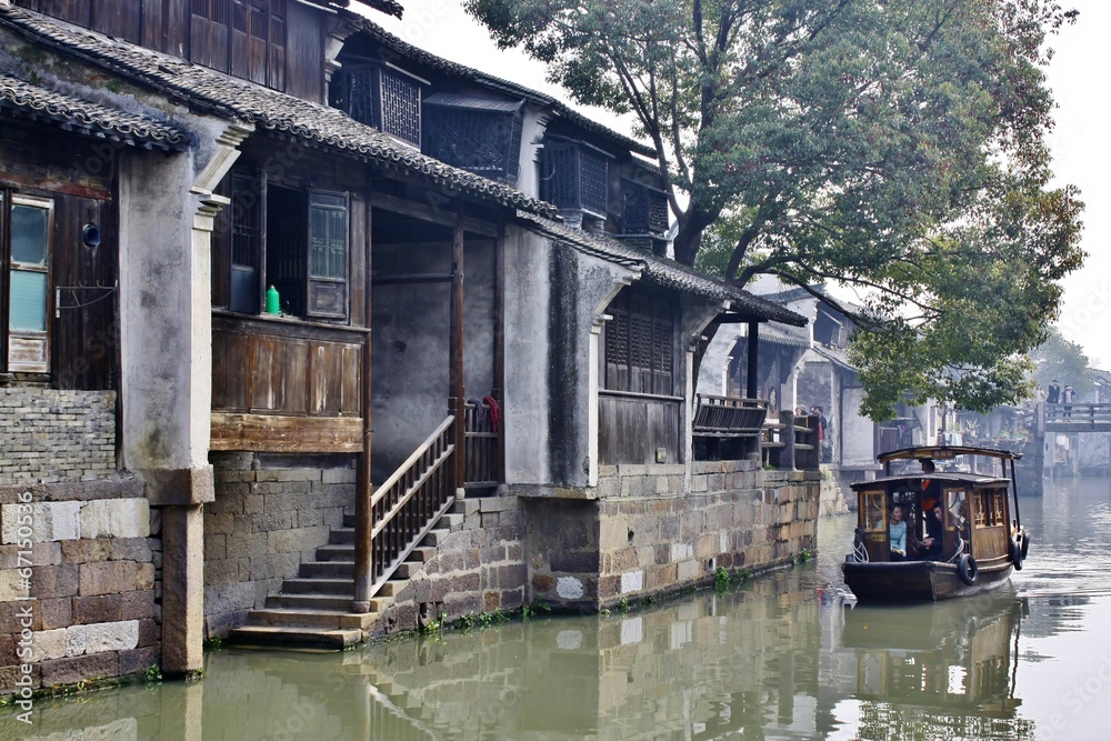 中国の川のある風景