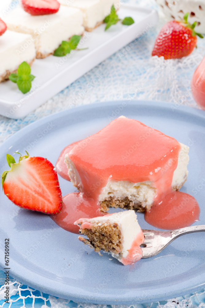 Cheese cake with strawberry sauce Cheese cake with strawberry sauce