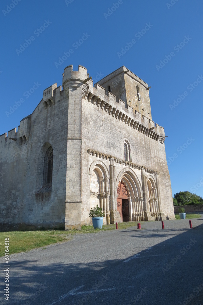 Charente-Maritime - Esnandes - Façade de l'église