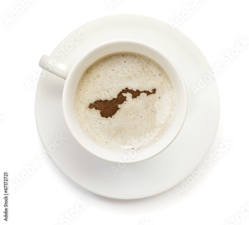 Cup of coffee with foam and powder in the shape of American Samo