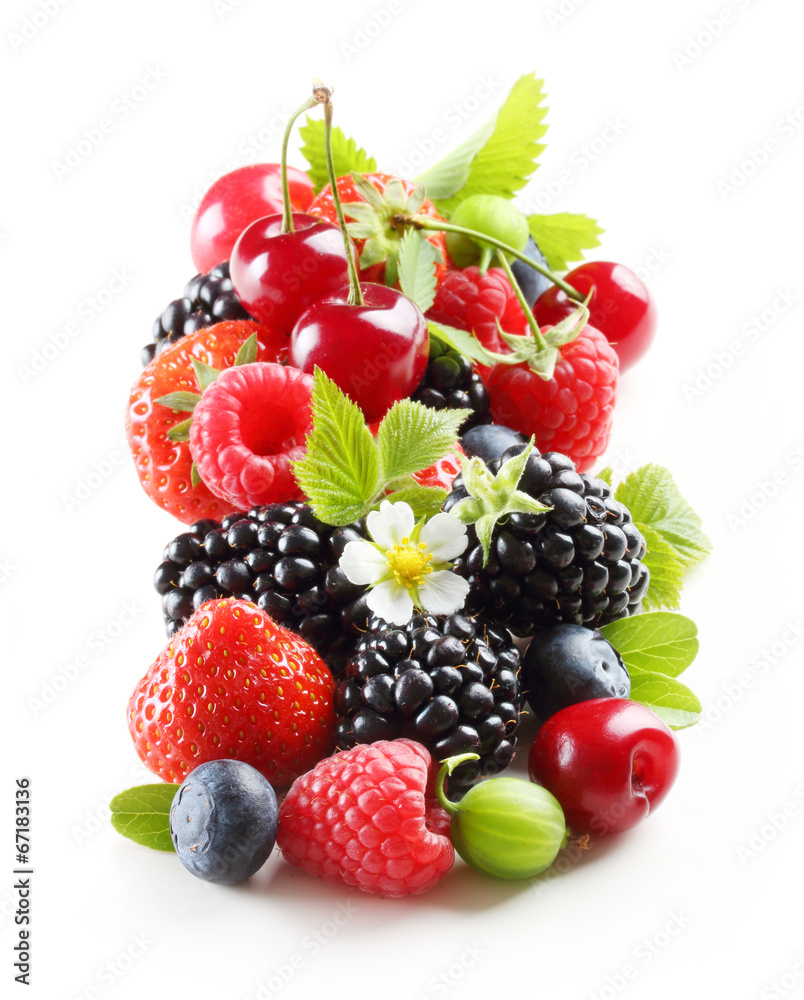 Obraz premium Different type of berry fruits isolated