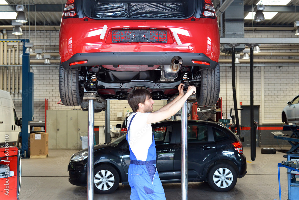 KFZ Mechaniker repariert Auto in Werkstatt // succesfull workman Stock  Photo | Adobe Stock