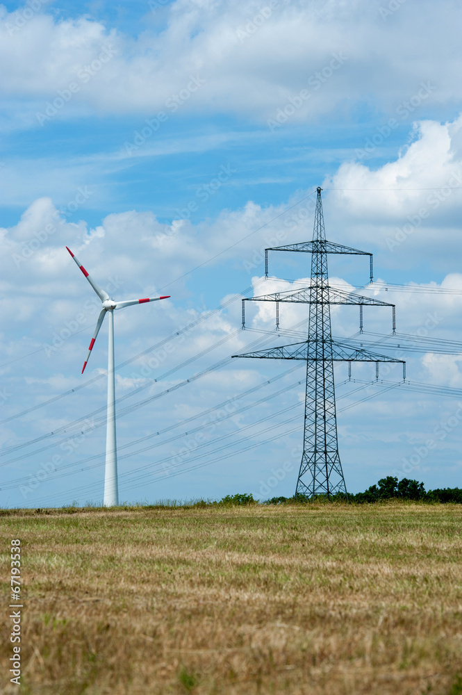 Strommast und Windkraftanlage Strommast und Windkraftanlage