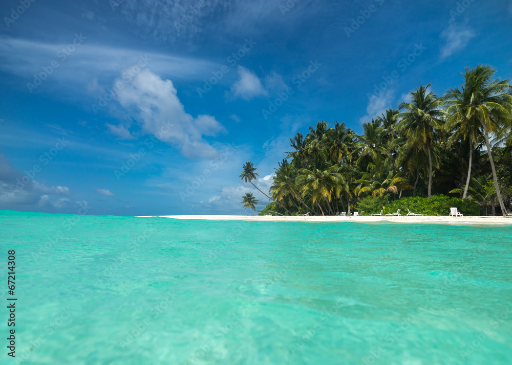 Fototapeta premium Idealna rajska plaża na tropikalnej wyspie