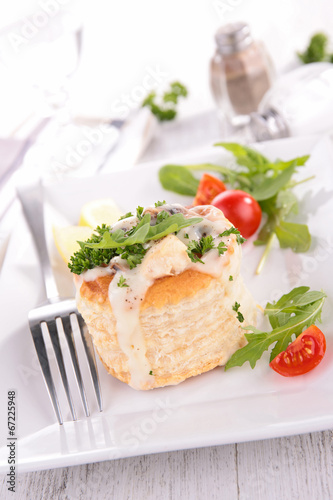 puff pastry filling with mushroom and chicken