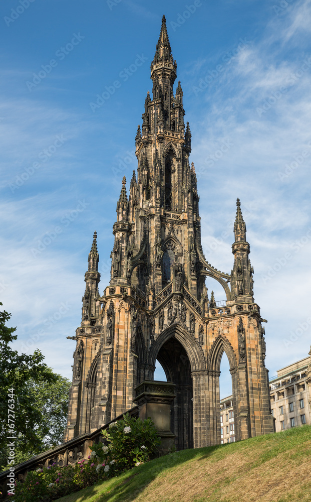 Fototapeta premium Scott monument in Edinburgh, Scotland, United Kingdom