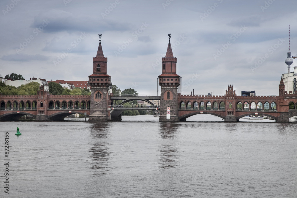 bridge in the center of berlin