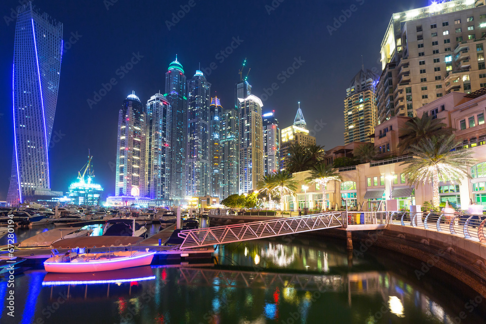 Fototapeta premium Dubai Marina at night, United Arab Emirates
