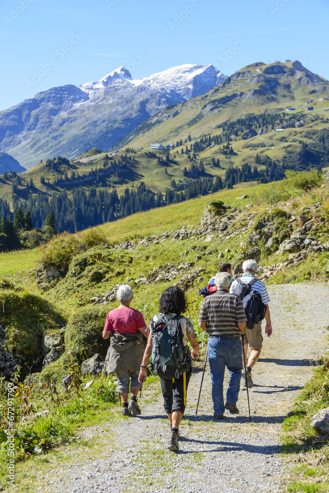 Fototapeta premium Wandergruppe im Hochgebirge