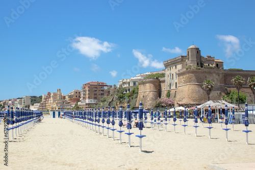 umbrellas on the beach, Italy, photo