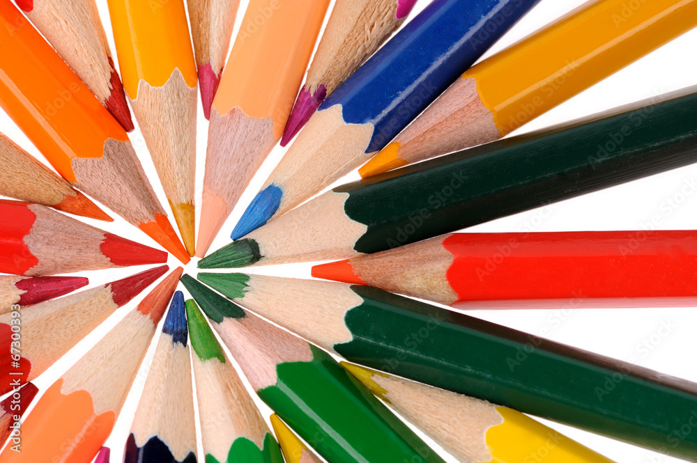 Naklejka premium multicolored pencils isolated on white background