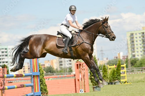 horse jumping