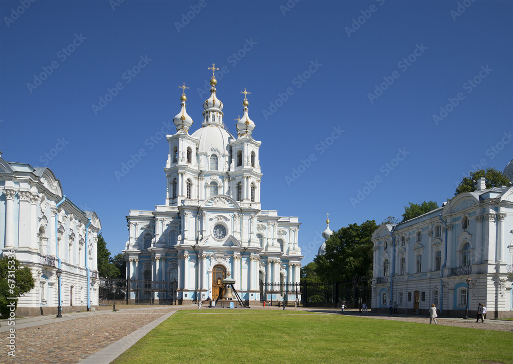 Летний день у Смольного собора. Санкт-Петербург
