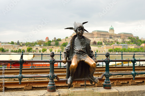 Canvas Print Little princess statue in Budapest, Hungary