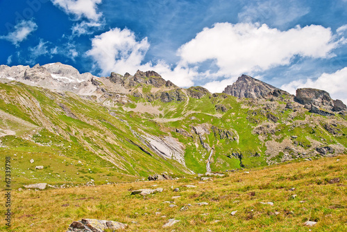 Raue Berglandschaft in den Schweizer Alpen