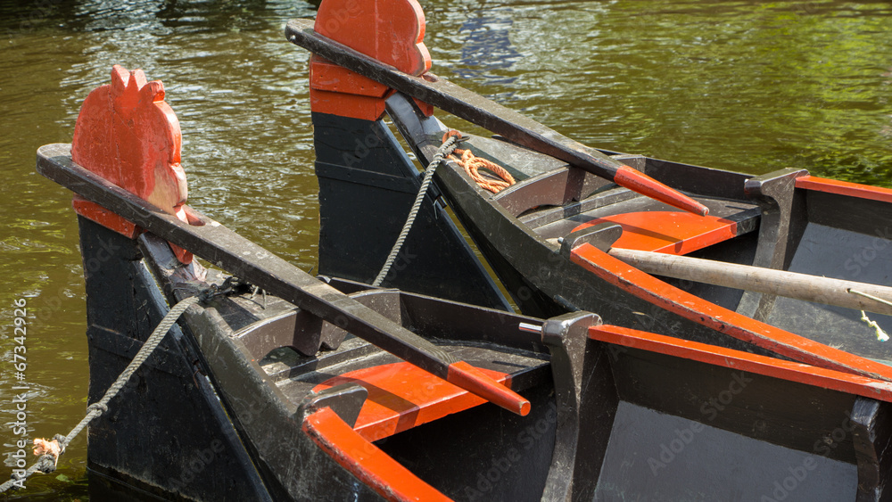 Obraz premium Boats to hire for a trip through the canals in Giethoorn Holland