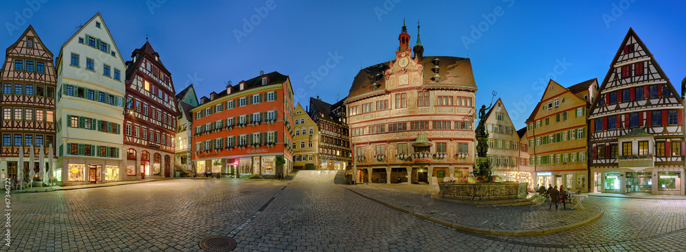 Naklejka premium Tübingen Marktplatz Rathaus beleuchtet Panorama