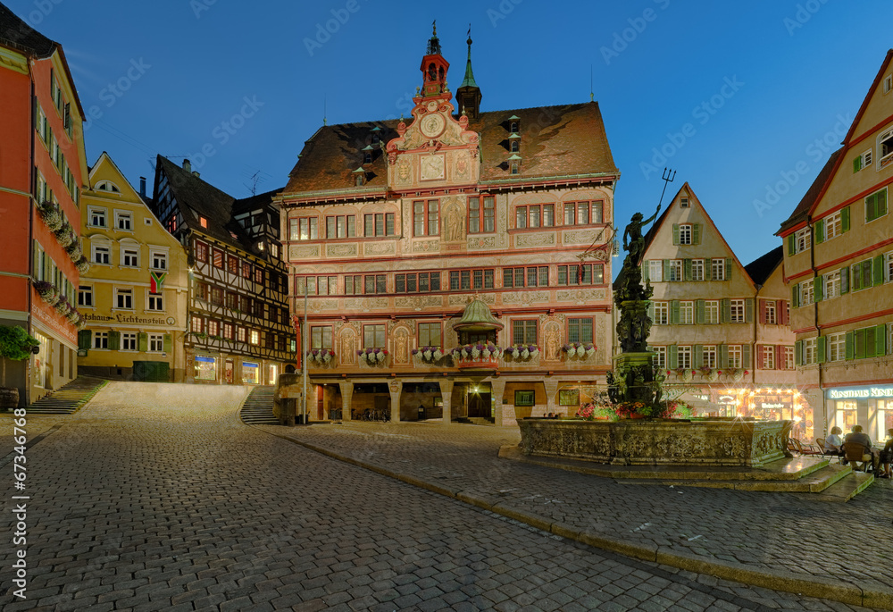 Tübingen Marktplatz Rathaus beleuchtet