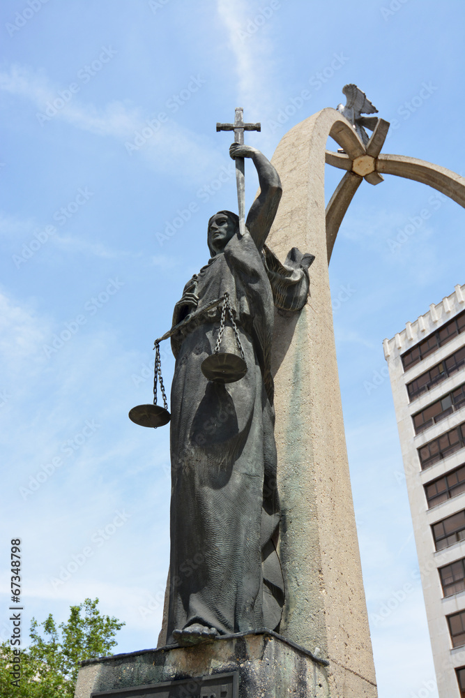 escultura representando la justicia Stock Photo | Adobe Stock