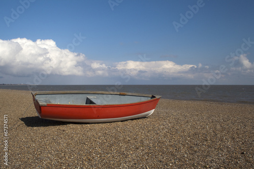 Foto Red Boat on Dunwich Beach, Suffolk, England