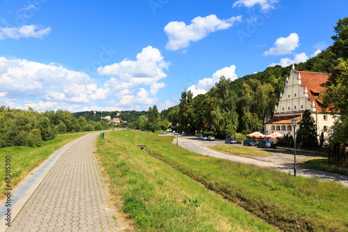 Promenade along Vistula & historic granary, Kazimierz Dolny