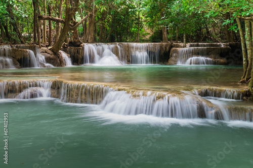 Fototapeta Naklejka Na Ścianę i Meble -  waterfall in Huay mae kamin national park, Kanchanaburi, Thailan