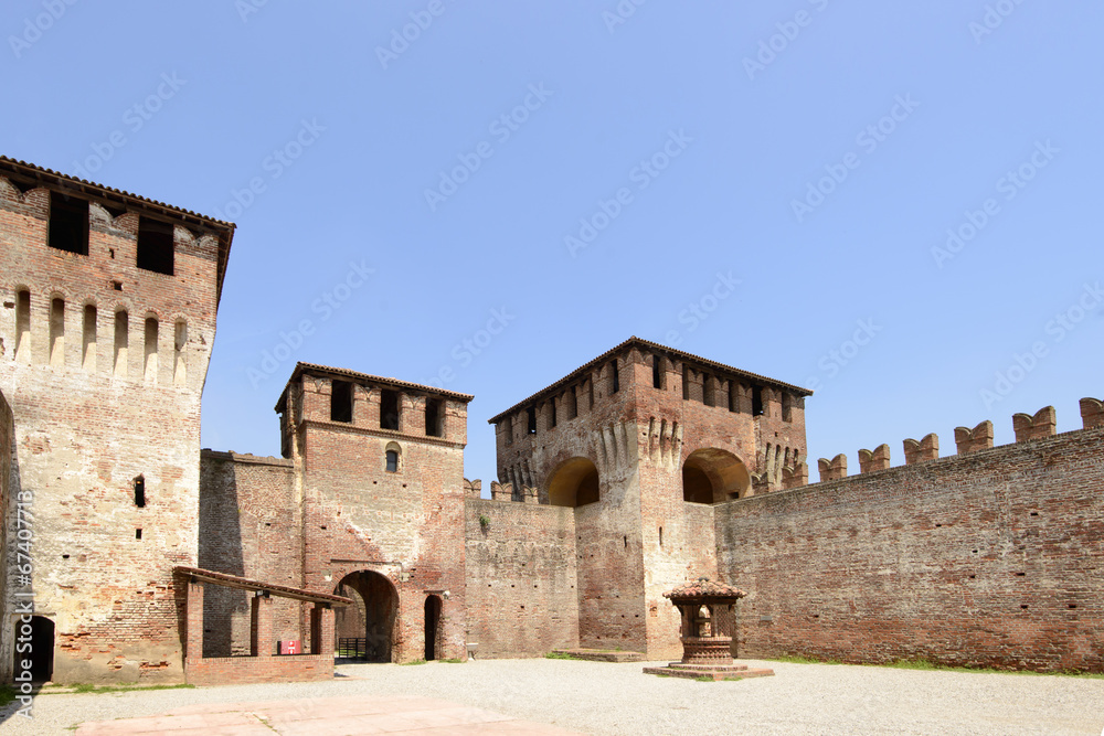 main courtyard north view, Soncino Castle