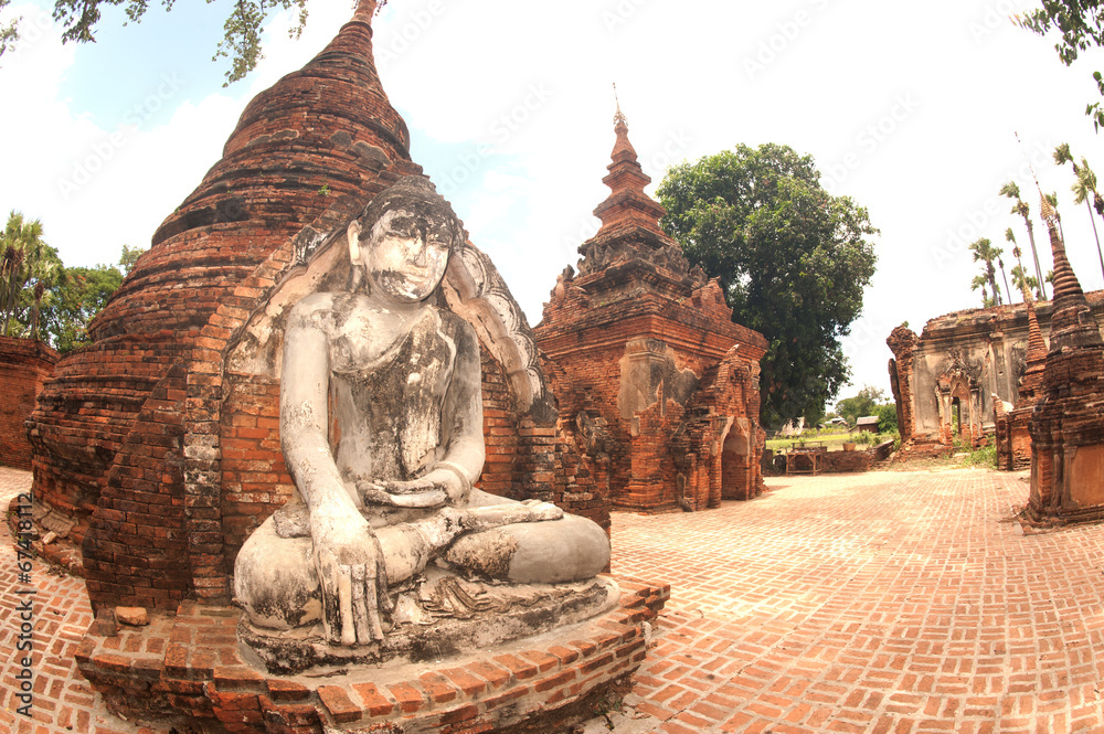 Obraz premium Yadana Hsemee Pagoda Complex.