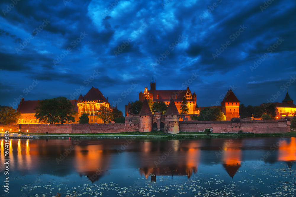 Obraz premium HDR image of medieval castle in Malbork at night