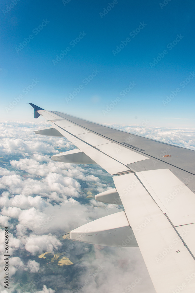 Fototapeta premium Airplane wing out of window