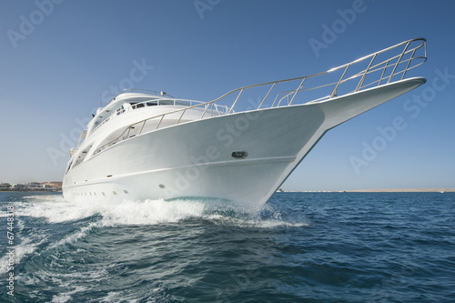 Tableau sur toile Private motor yacht at sea