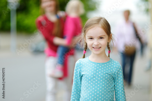 Wallpaper Mural Portrait of a cute little girl Torontodigital.ca