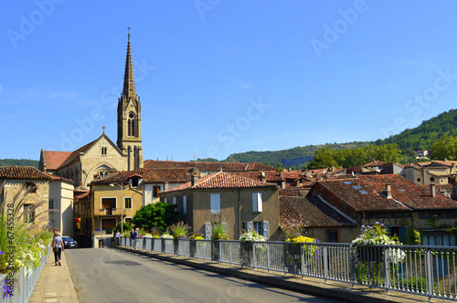 Vista de Saint-Antonin-Noble-Val desde el puente.Francia