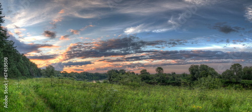 Закат на реке