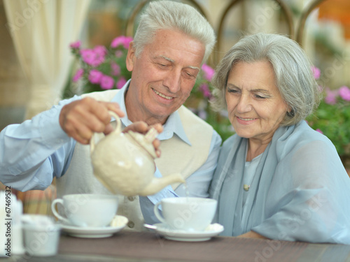 couple drinking tea