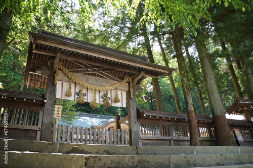 諏訪大社上社本宮　堀重門