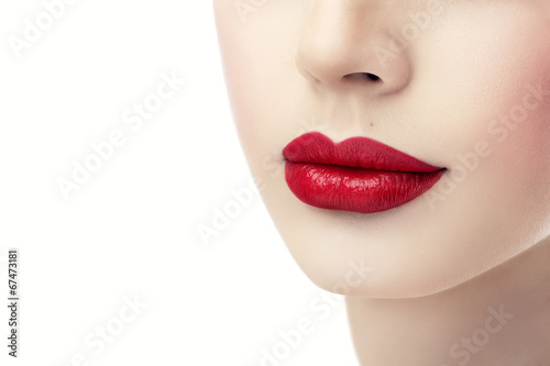 geisha red lips