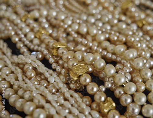 a "river of pearls", strong bokeh