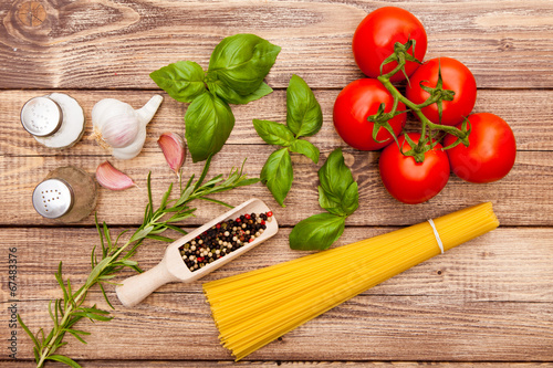 Traditional spaghetti ingredients